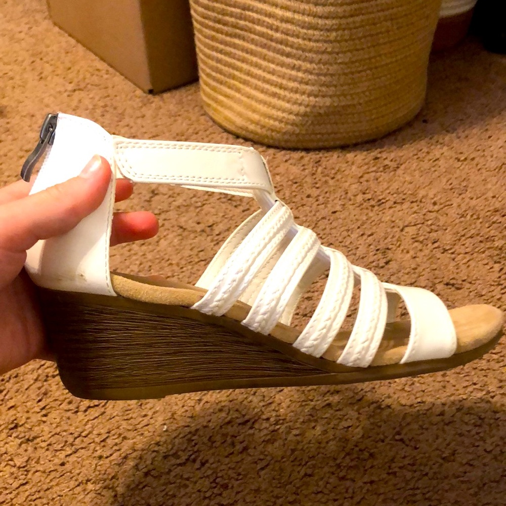 White Kim Rogers 2ch heels!! Size 4 in girls!!! 👡